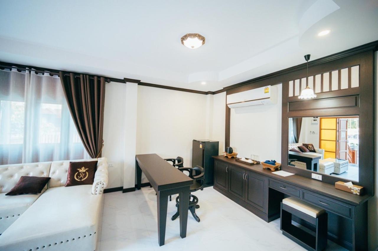 Huen Him Kong Hotel Phrae Esterno foto