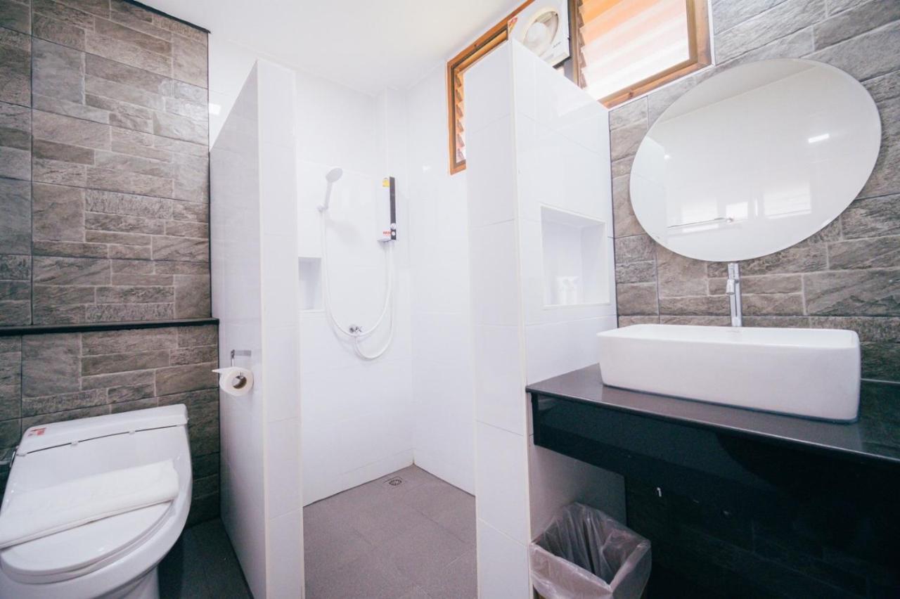 Huen Him Kong Hotel Phrae Esterno foto